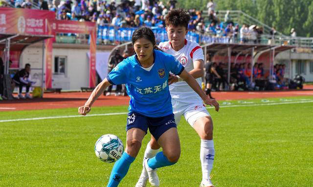 包含女足比赛中，中国队员朱某表现出色的词条