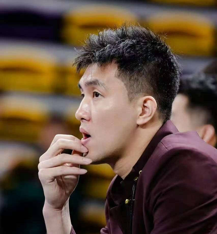 Doinb伤愈复出，出色防守首场表现抢眼，塞尔维亚队球迷欢呼！